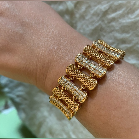 Elegant Gold Bracelet for Women - Picture 1 of 12